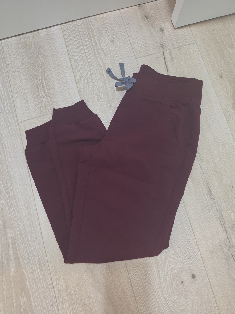 FIGS Technical Collection Scrub Top in Burgundy
